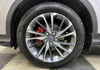 Подержанный автомобиль Geely Coolray 2023 года (13 фото)