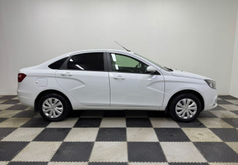 Подержанный автомобиль LADA (ВАЗ) Vesta Sedan 2017 года (4 фото)