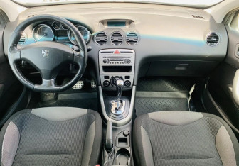 Подержанный автомобиль Peugeot 308 Hatchback 2010 года (9 фото)