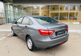 Подержанный автомобиль LADA (ВАЗ) Vesta Sedan 2016 года (7 фото)