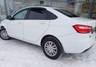 Подержанный автомобиль LADA (ВАЗ) Vesta Sedan 2017 года (5 фото)