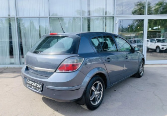 Подержанный автомобиль Opel Astra Hatchback 2007 года (5 фото)