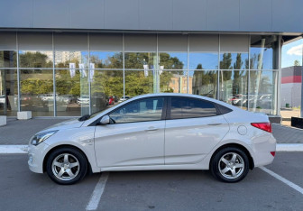 Подержанный автомобиль Hyundai Solaris Sedan 2015 года (8 фото)