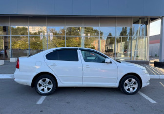 Подержанный автомобиль Skoda Octavia Wagon 2010 года (4 фото)