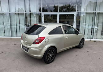 Подержанный автомобиль Opel Corsa 2008 года (5 фото)