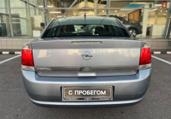 Подержанный автомобиль Opel Vectra Sedan 2006 года (6 фото)