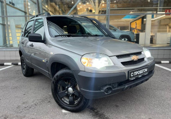 Подержанный автомобиль Chevrolet Niva 2017 года (3 фото)