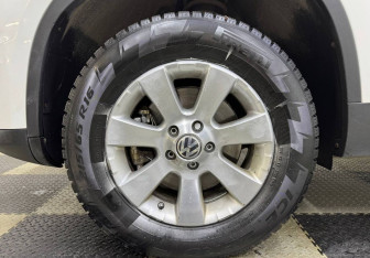 Подержанный автомобиль Volkswagen Tiguan 2013 года (12 фото)