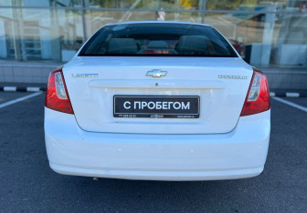 Подержанный автомобиль Chevrolet Lacetti Sedan 2011 года (6 фото)