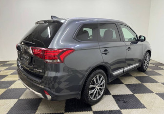 Подержанный автомобиль Mitsubishi Outlander 2018 года (5 фото)