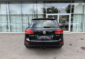 Подержанный автомобиль Volkswagen Touareg 2013 года (6 фото)