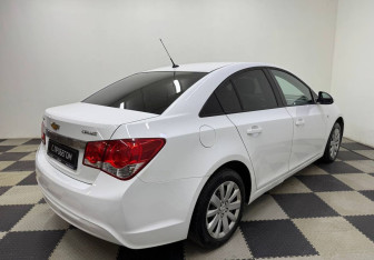 Подержанный автомобиль Chevrolet Cruze Sedan 2013 года (5 фото)