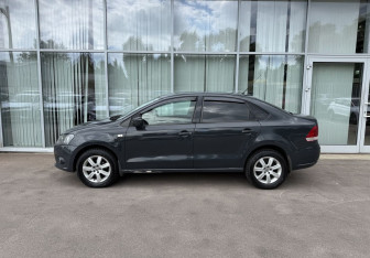 Подержанный автомобиль Volkswagen Polo Sedan 2011 года (8 фото)