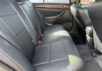 Подержанный автомобиль Toyota Avensis Sedan 2006 года (11 фото)