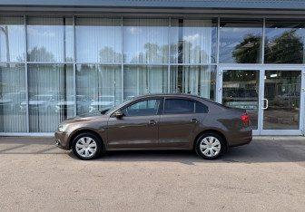 Подержанный автомобиль Volkswagen Jetta Sedan 2012 года (8 фото)