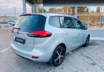 Подержанный автомобиль Opel Zafira Compactvan 2012 года (5 фото)
