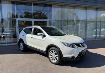 Подержанный автомобиль Nissan Qashqai 2015 года (3 фото)