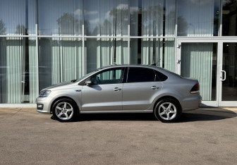 Подержанный автомобиль Volkswagen Polo Sedan 2019 года (8 фото)
