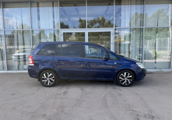 Подержанный автомобиль Opel Zafira Compactvan 2008 года (4 фото)