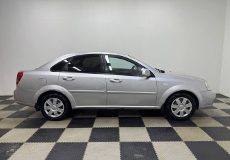 Подержанный автомобиль Chevrolet Lacetti Sedan 2012 года (4 фото)