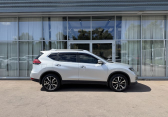 Подержанный автомобиль Nissan X-Trail 2022 года (4 фото)
