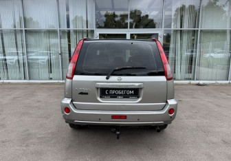 Подержанный автомобиль Nissan X-Trail 2004 года (6 фото)