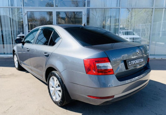 Подержанный автомобиль Skoda Octavia Liftback 2017 года (7 фото)