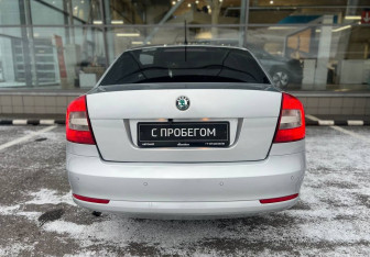 Подержанный автомобиль Skoda Octavia Liftback 2011 года (6 фото)