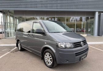Подержанный автомобиль Volkswagen Caravelle 2012 года (3 фото)