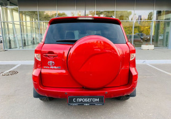 Подержанный автомобиль Toyota RAV4 2007 года (6 фото)
