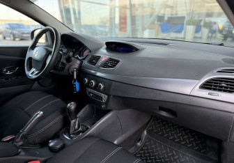 Подержанный автомобиль Renault Fluence 2014 года (10 фото)