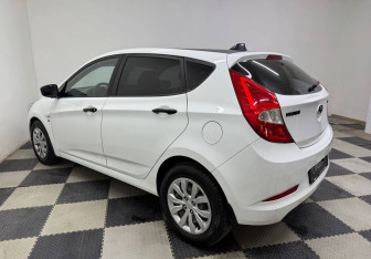 Подержанный автомобиль Hyundai Solaris Hatchback 2015 года (7 фото)
