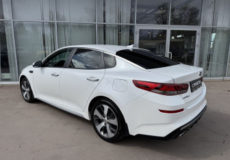 Подержанный автомобиль Kia Optima Sedan 2020 года (7 фото)