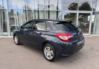 Подержанный автомобиль Citroen C4 Hatchback 2012 года (7 фото)