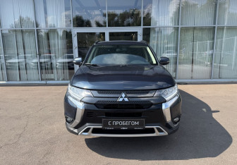 Подержанный автомобиль Mitsubishi Outlander 2021 года (2 фото)