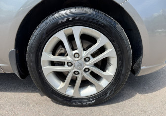 Подержанный автомобиль Kia Cerato Sedan 2011 года (12 фото)