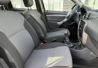 Подержанный автомобиль Renault Duster 2014 года (10 фото)