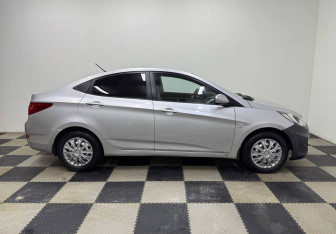 Подержанный автомобиль Hyundai Solaris Sedan 2011 года (4 фото)