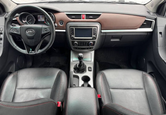 Подержанный автомобиль JAC T6 2023 года (11 фото)