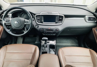 Подержанный автомобиль Kia Sorento 2019 года (9 фото)