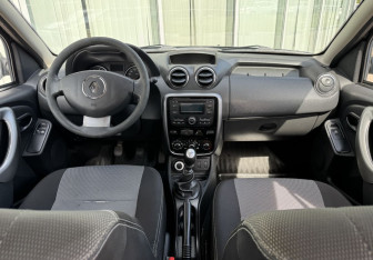 Подержанный автомобиль Renault Duster 2014 года (9 фото)