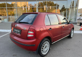 Подержанный автомобиль Skoda Fabia Hatchback 2003 года (5 фото)