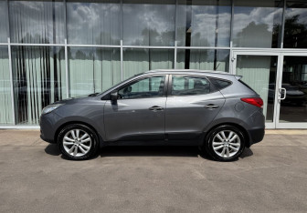 Подержанный автомобиль Hyundai ix35 2012 года (8 фото)