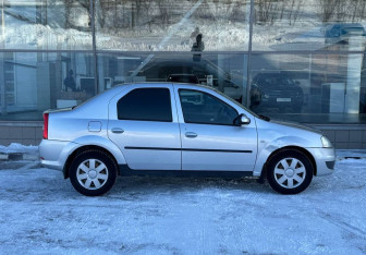 Подержанный автомобиль Renault Logan Sedan 2014 года (8 фото)