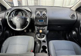 Подержанный автомобиль Nissan Qashqai 2013 года (9 фото)