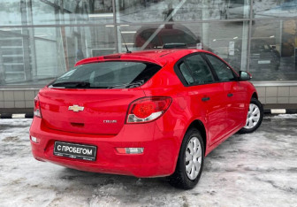 Подержанный автомобиль Chevrolet Cruze Hatchback 2013 года (7 фото)