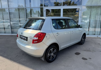Подержанный автомобиль Skoda Fabia Hatchback 2013 года (5 фото)