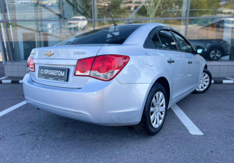 Подержанный автомобиль Chevrolet Cruze Sedan 2010 года (5 фото)