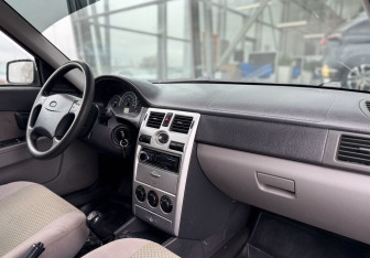 Подержанный автомобиль LADA (ВАЗ) Priora Sedan 2008 года (10 фото)