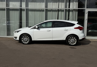 Подержанный автомобиль Ford Focus Hatchback 2018 года (8 фото)